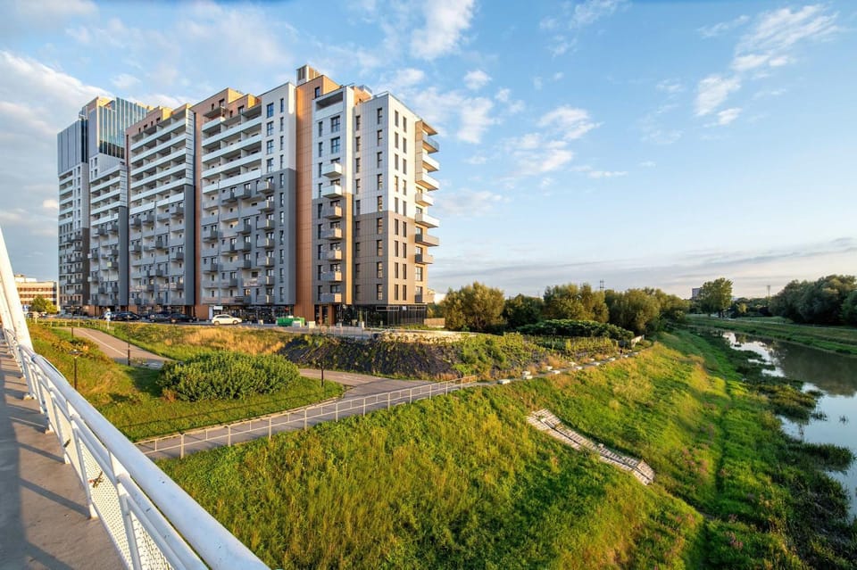 Property building, Day