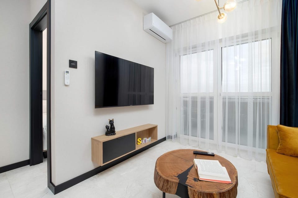 TV and multimedia, Living room, Seating area, Evening entertainment, air conditioner