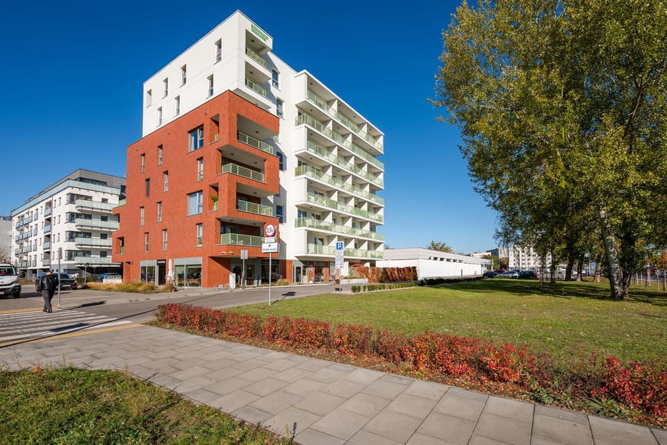 Property building, Neighbourhood, Location