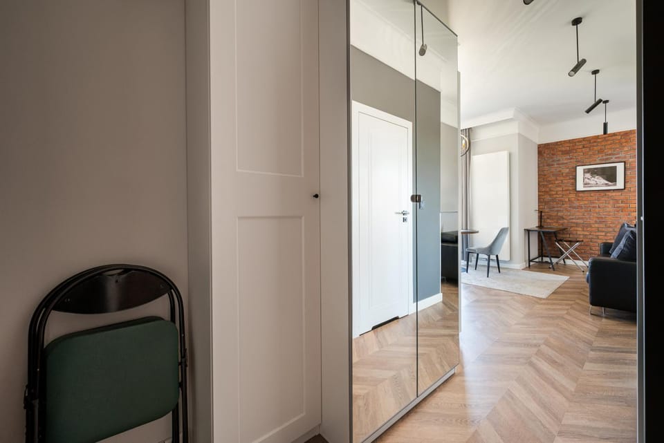 Bed, Photo of the whole room, Seating area, Bedroom, wardrobe