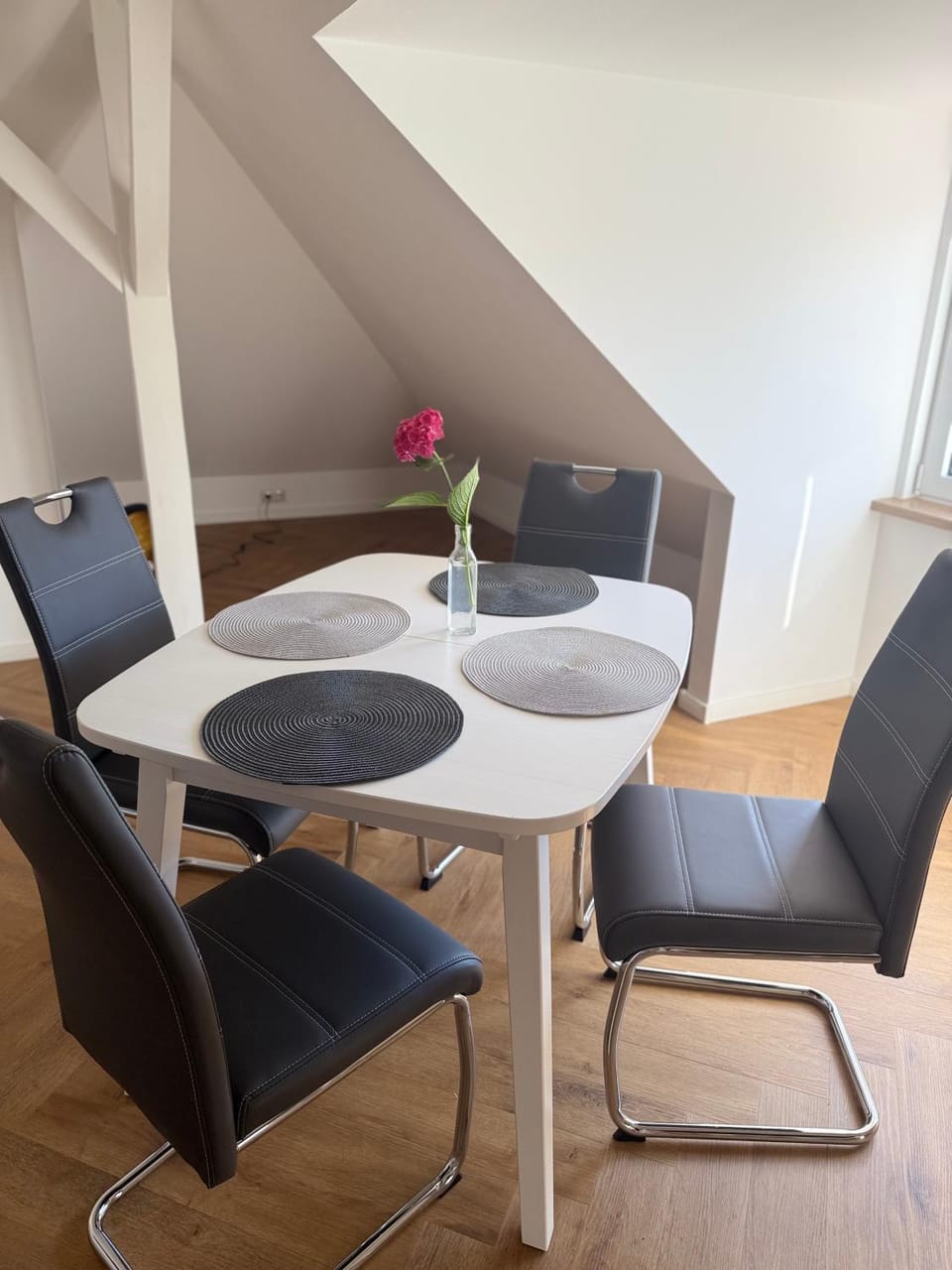 Seating area, Dining area