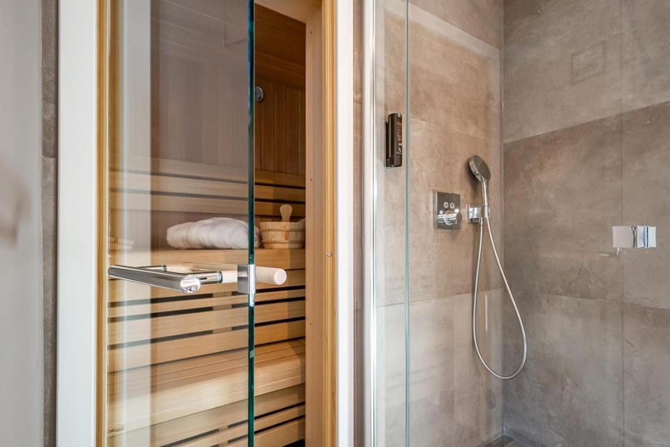 Bathroom, Living room