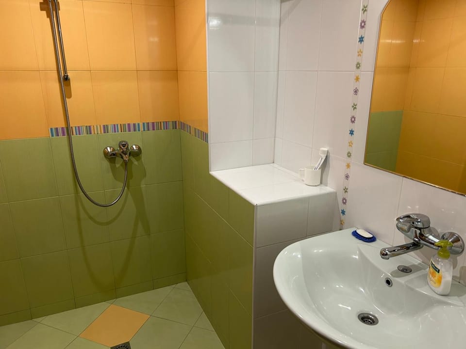 Shower, Bathroom, towels