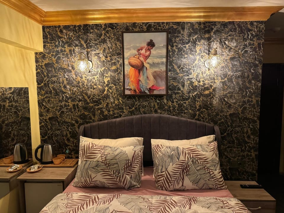 Bed, Photo of the whole room, Decorative detail, Bedroom