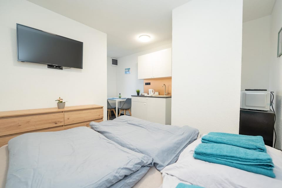 Bed, TV and multimedia, Kitchen or kitchenette