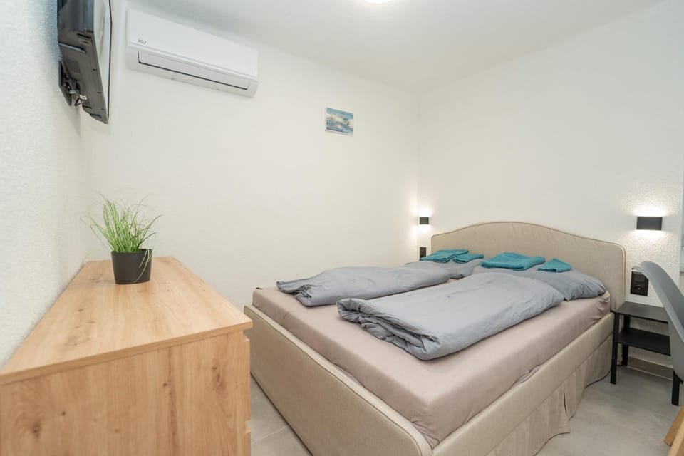 Bed, air conditioner