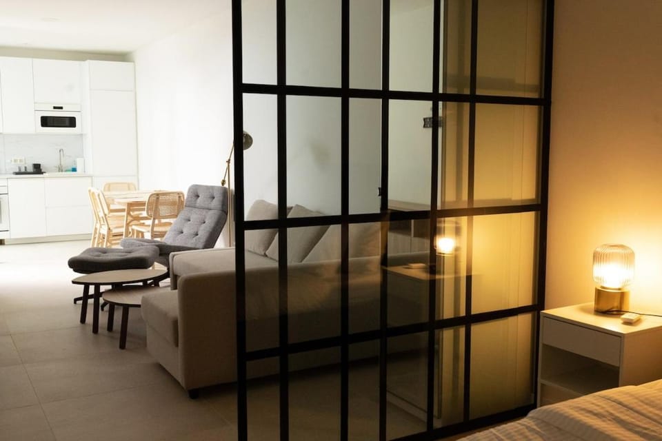 Bed, Living room, Photo of the whole room, Seating area, Bedroom