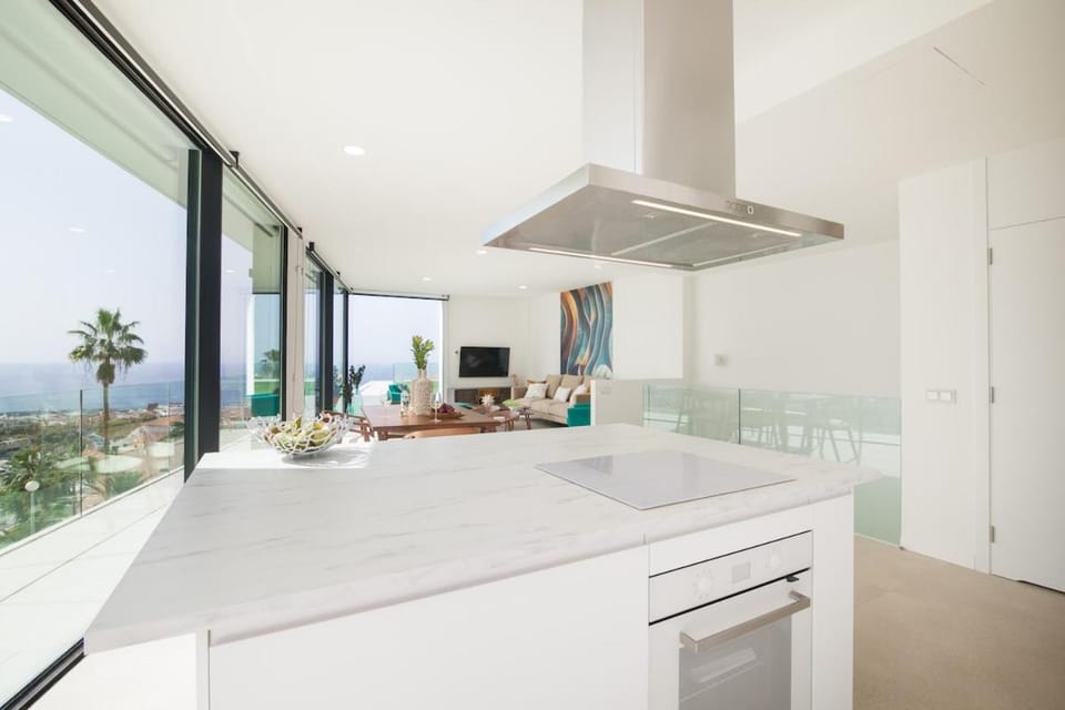 Natural landscape, TV and multimedia, View (from property/room), Balcony/Terrace, Kitchen or kitchenette, Dining area, Sea view, dishwasher, oven, stove
