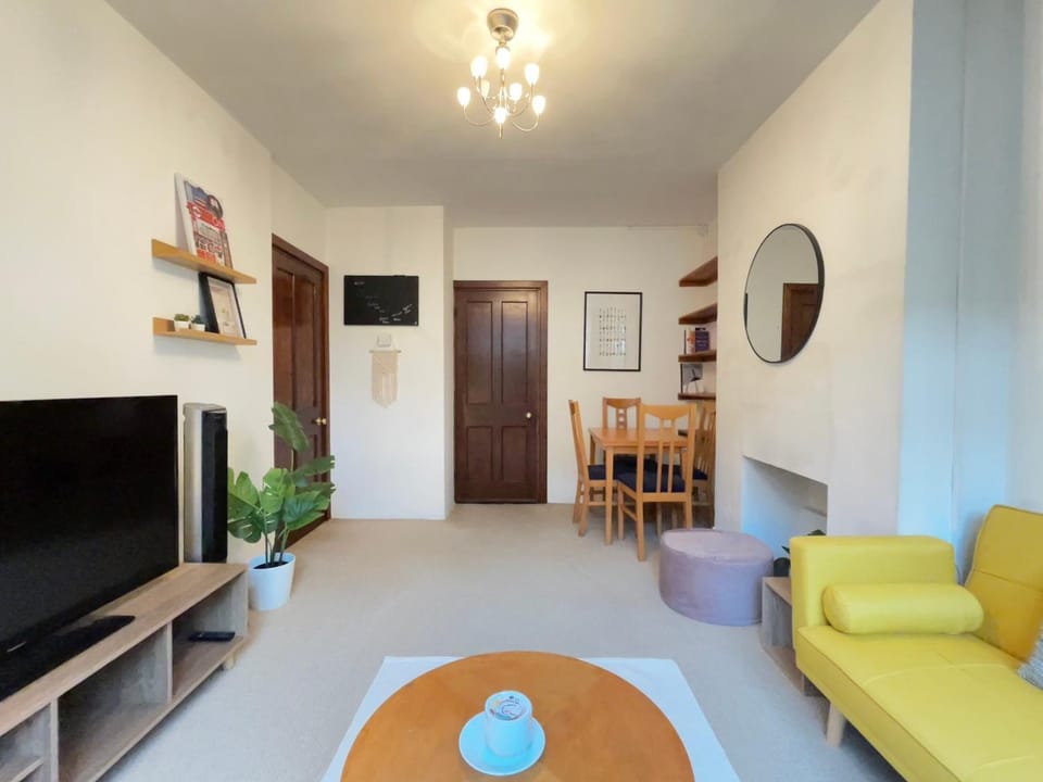 Eclectic London Bridge House - Shard View & Garden Apartment in London Borough of Southwark
