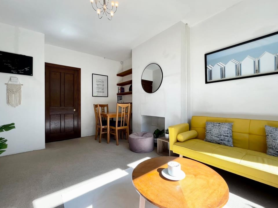Eclectic London Bridge House - Shard View & Garden Apartment in London Borough of Southwark