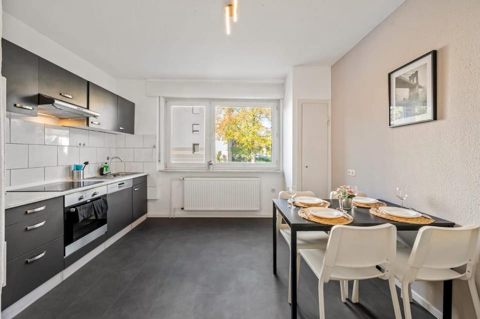 Kitchen or kitchenette, Dining area, dishwasher, oven, stove
