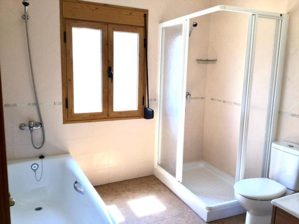 Shower, Toilet, Bathroom, Bath