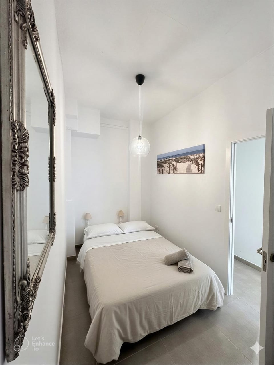 Bed, Photo of the whole room, Bedroom, towels