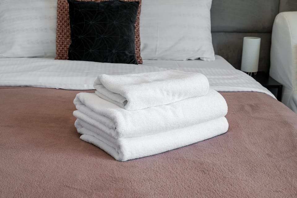 Bed, Photo of the whole room, Bedroom, towels