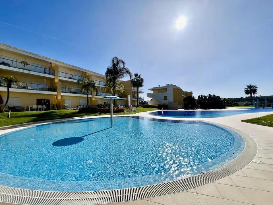 Pool view, Swimming pool, sunbed