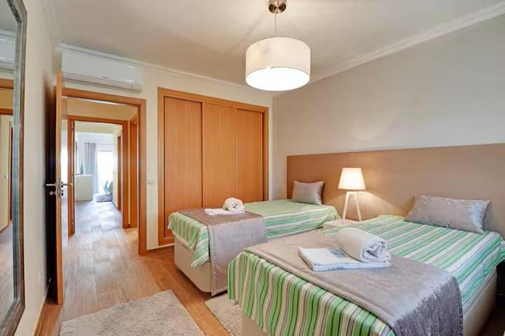Bed, Bedroom, wardrobe, air conditioner