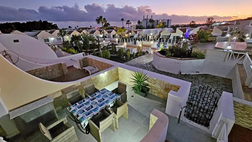 Atlantic Villa Erica - The Palms - 4 Pools & Garden - Golf del Sur Apartment in Abona