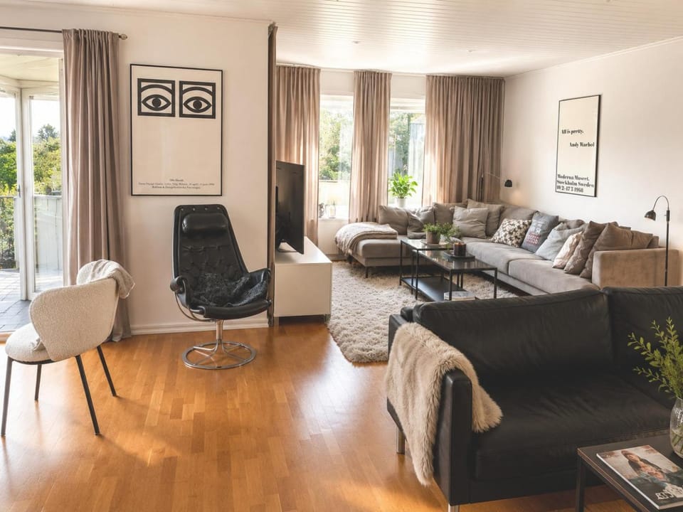 Communal lounge/ TV room, Living room