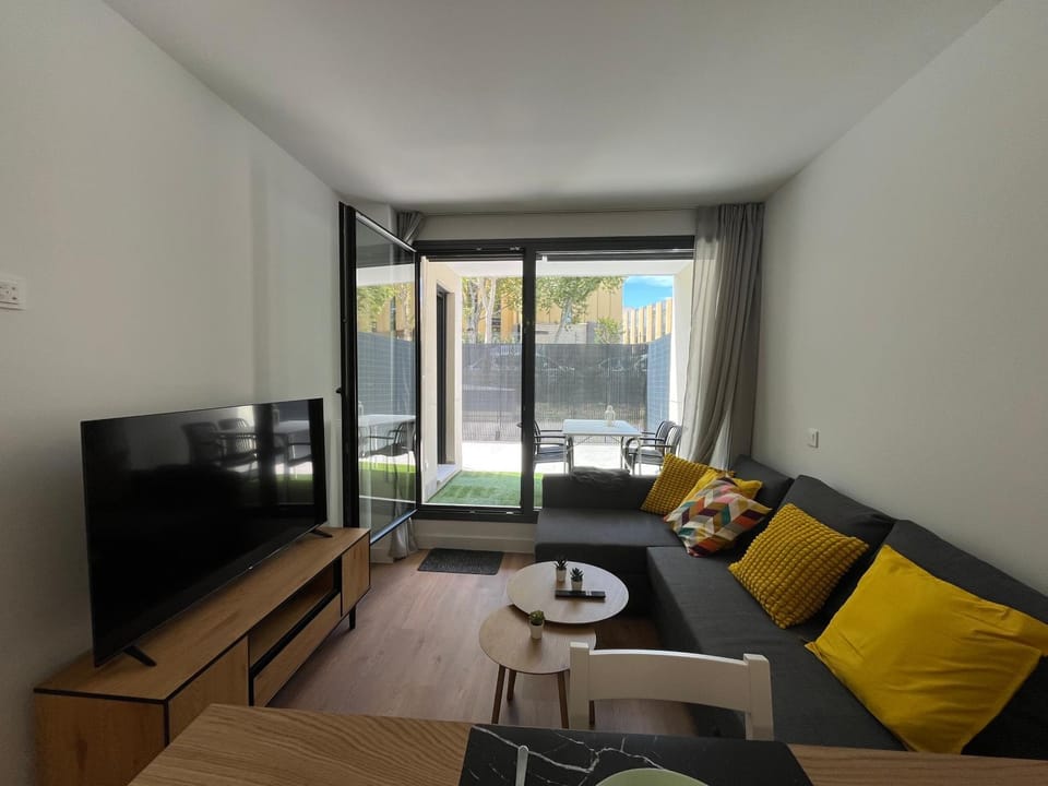 TV and multimedia, Living room, Dining area