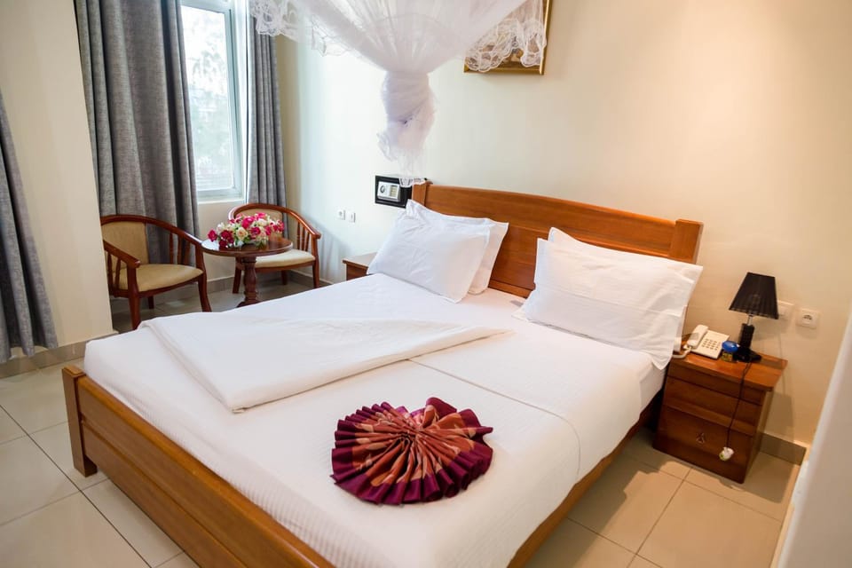 Bed, Photo of the whole room, Seating area, Bedroom