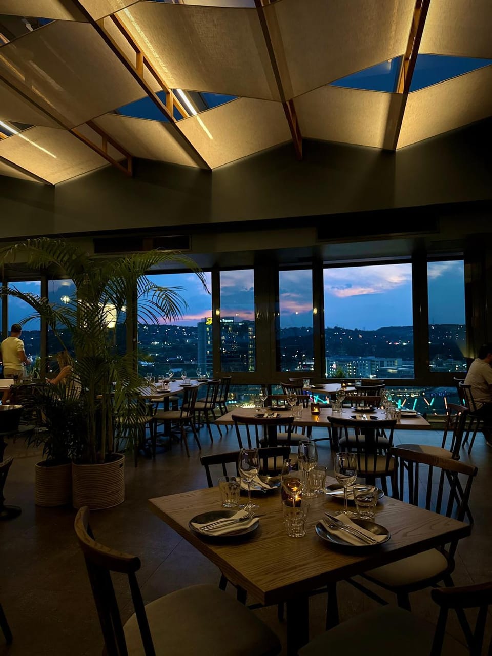 Restaurant/places to eat, On site, City view, Dinner, Drinks
