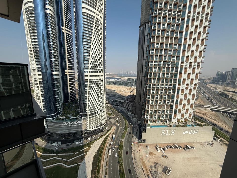 Neighbourhood, Bird's eye view, Location