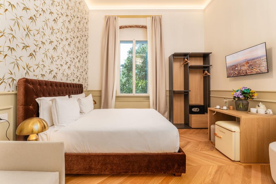 Photo of the whole room, Bedroom