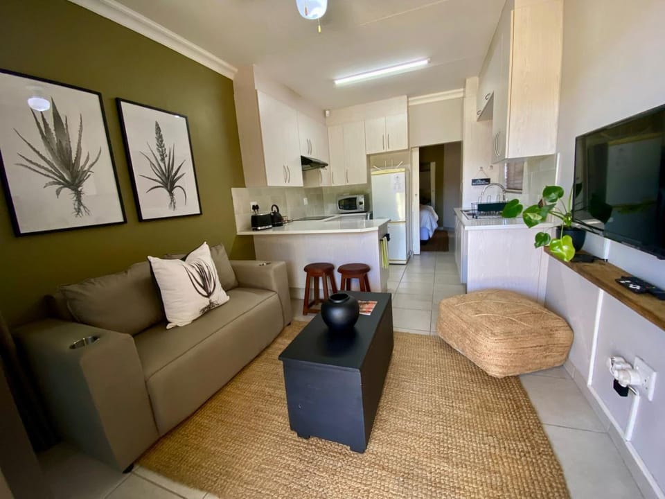 Communal lounge/ TV room, TV and multimedia, Living room, Seating area