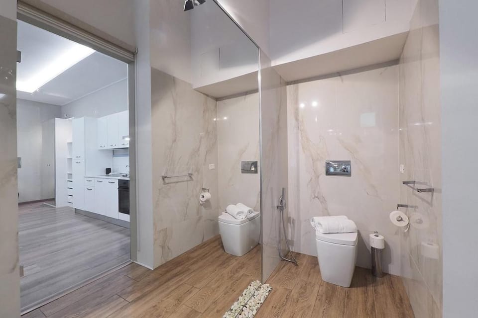 Toilet, Bathroom, towels
