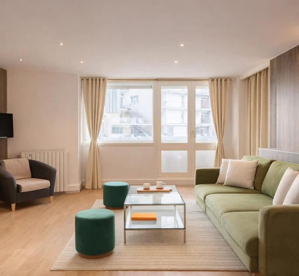 Communal lounge/ TV room, TV and multimedia, Living room, Seating area, internet, storage, towels