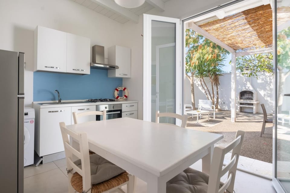 Property building, Kitchen or kitchenette, Living room