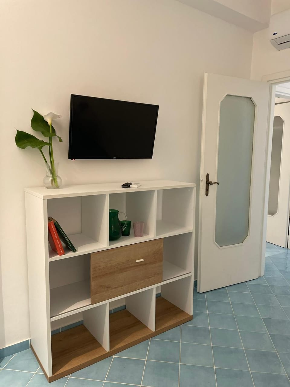 Library, TV and multimedia, wardrobe