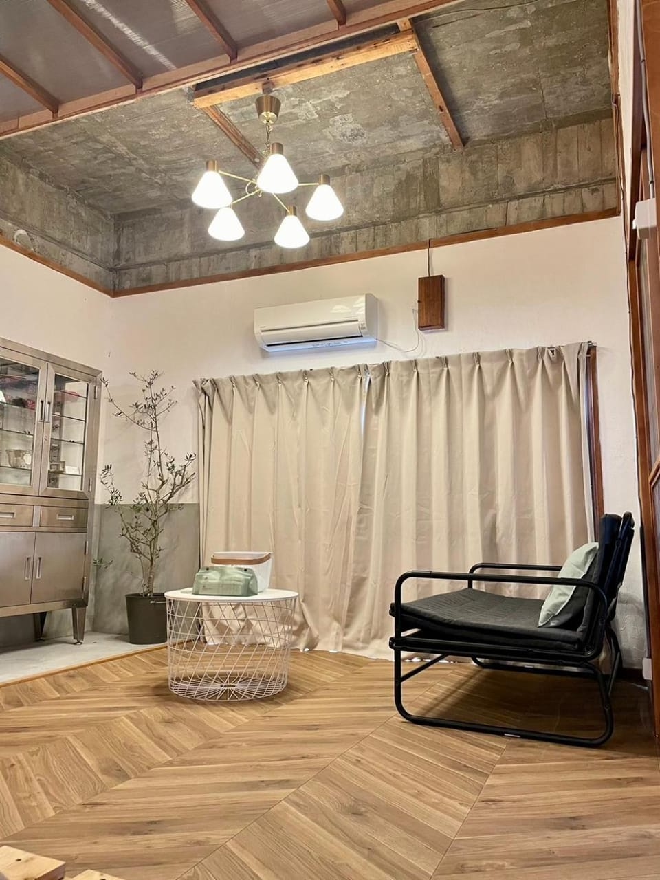 Living room, air conditioner