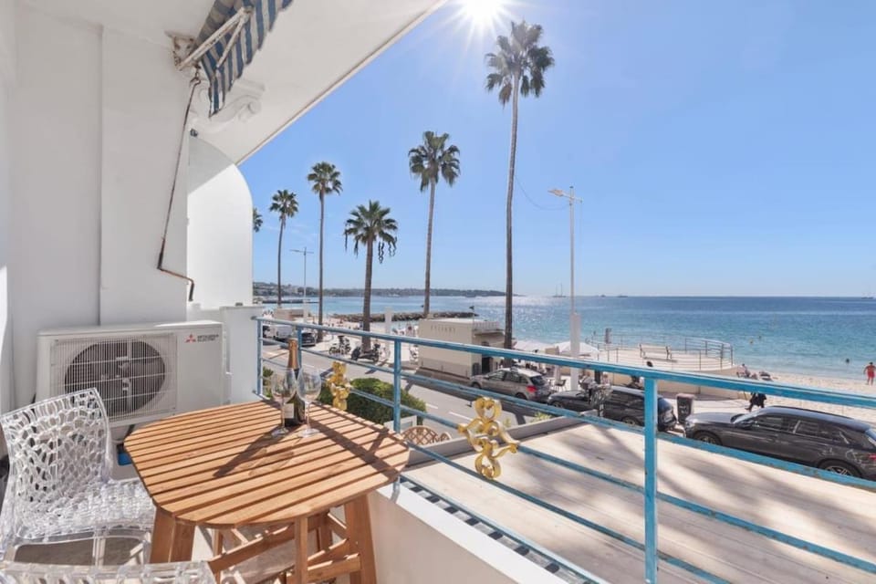 View (from property/room), Balcony/Terrace, Dining area, Beach, Sea view