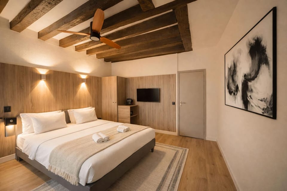 Communal lounge/ TV room, Bed, TV and multimedia