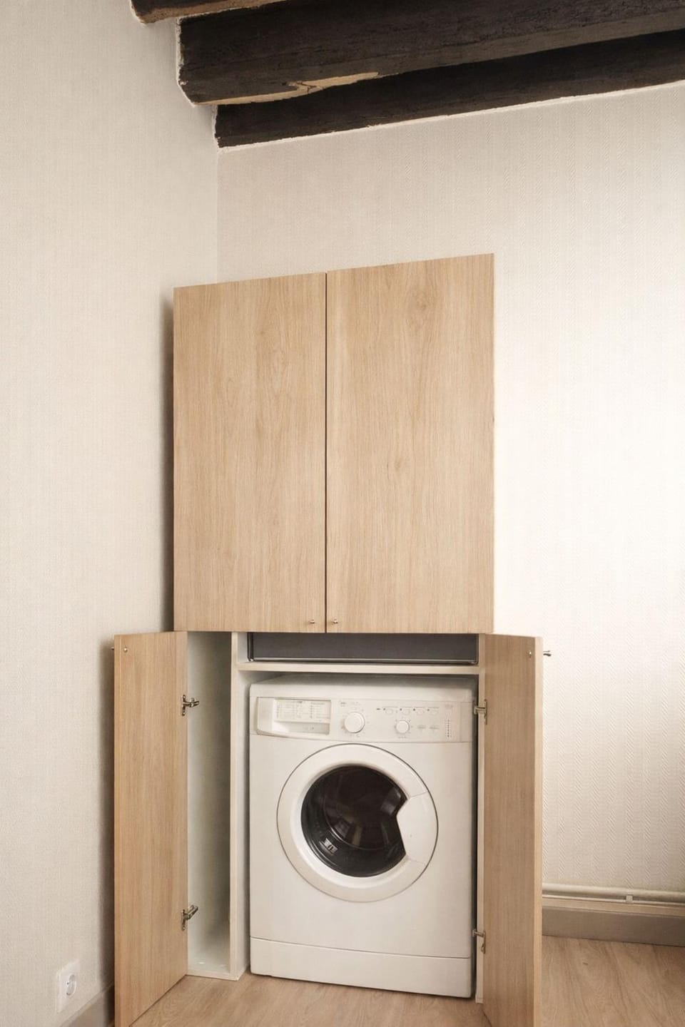 wardrobe, washing machine
