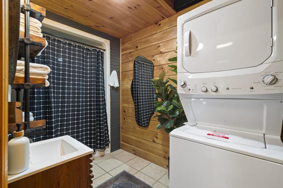 Hot Tub & WiFi - Hillside Haven Red River Gorge KY House in Kentucky