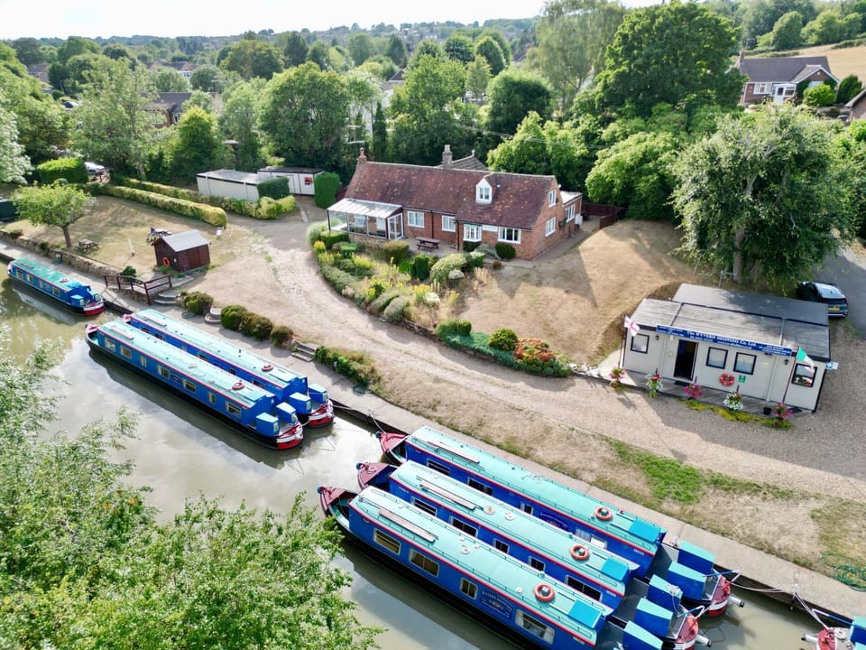 Property building, Neighbourhood, Bird's eye view