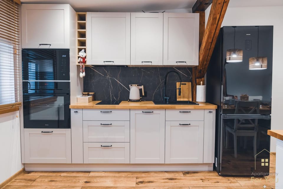 Kitchen or kitchenette, Communal kitchen