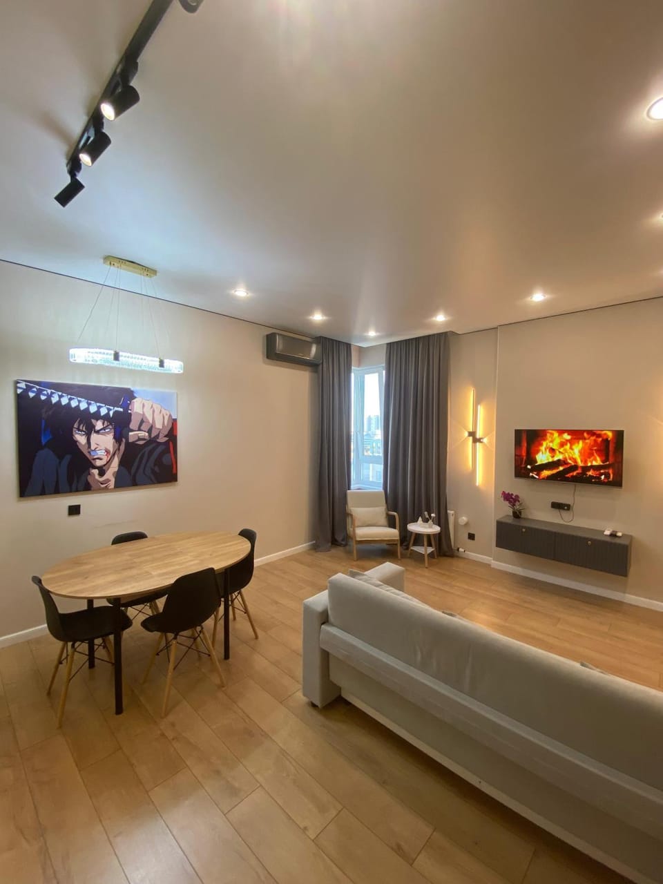 TV and multimedia, Living room, Photo of the whole room, Seating area, Dining area