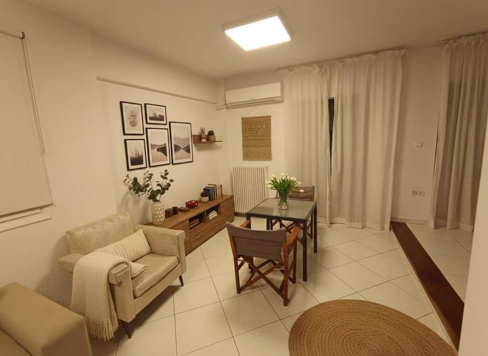 Modern Ease by the CoastFaliro 2Bed Gem Apartment in South Athens