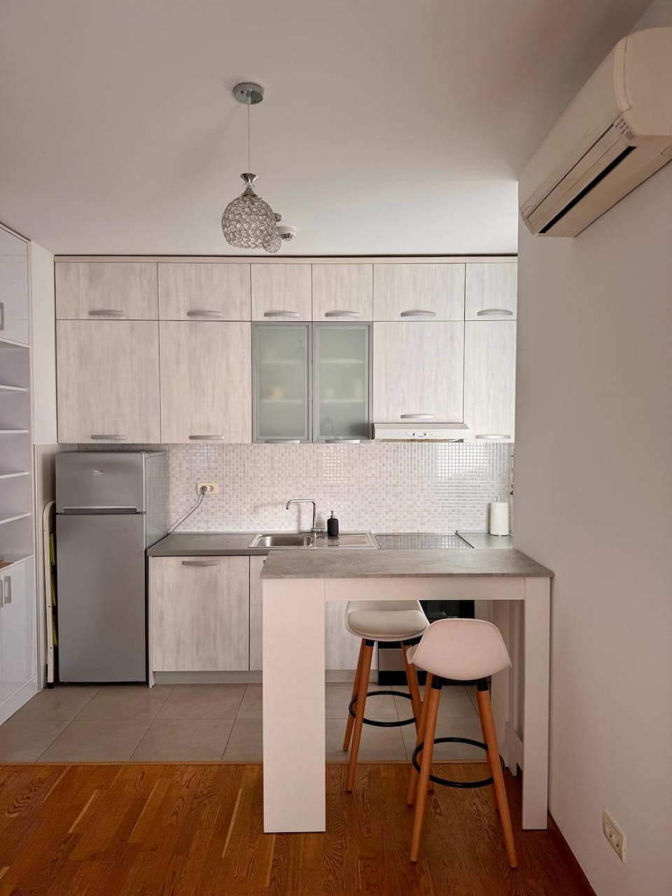 Kitchen or kitchenette, dishwasher, oven, air conditioner