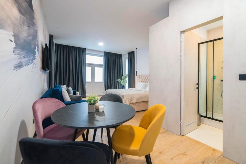 Bed, Dining area