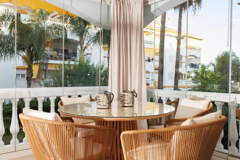 Day, Balcony/Terrace, Seating area, Dining area