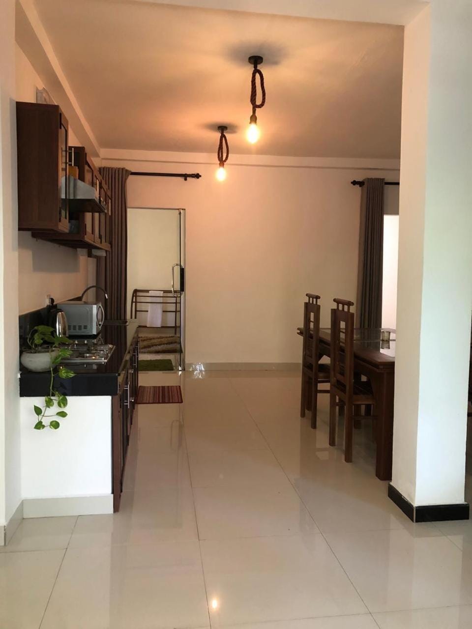 Kitchen or kitchenette, Dining area