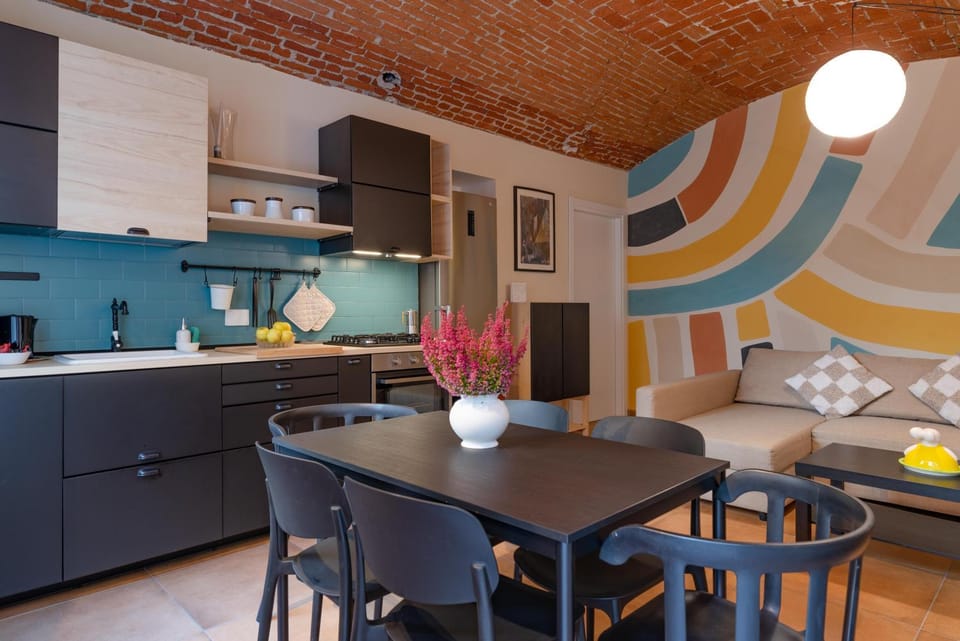 Kitchen or kitchenette, Living room, Seating area, Dining area, stove