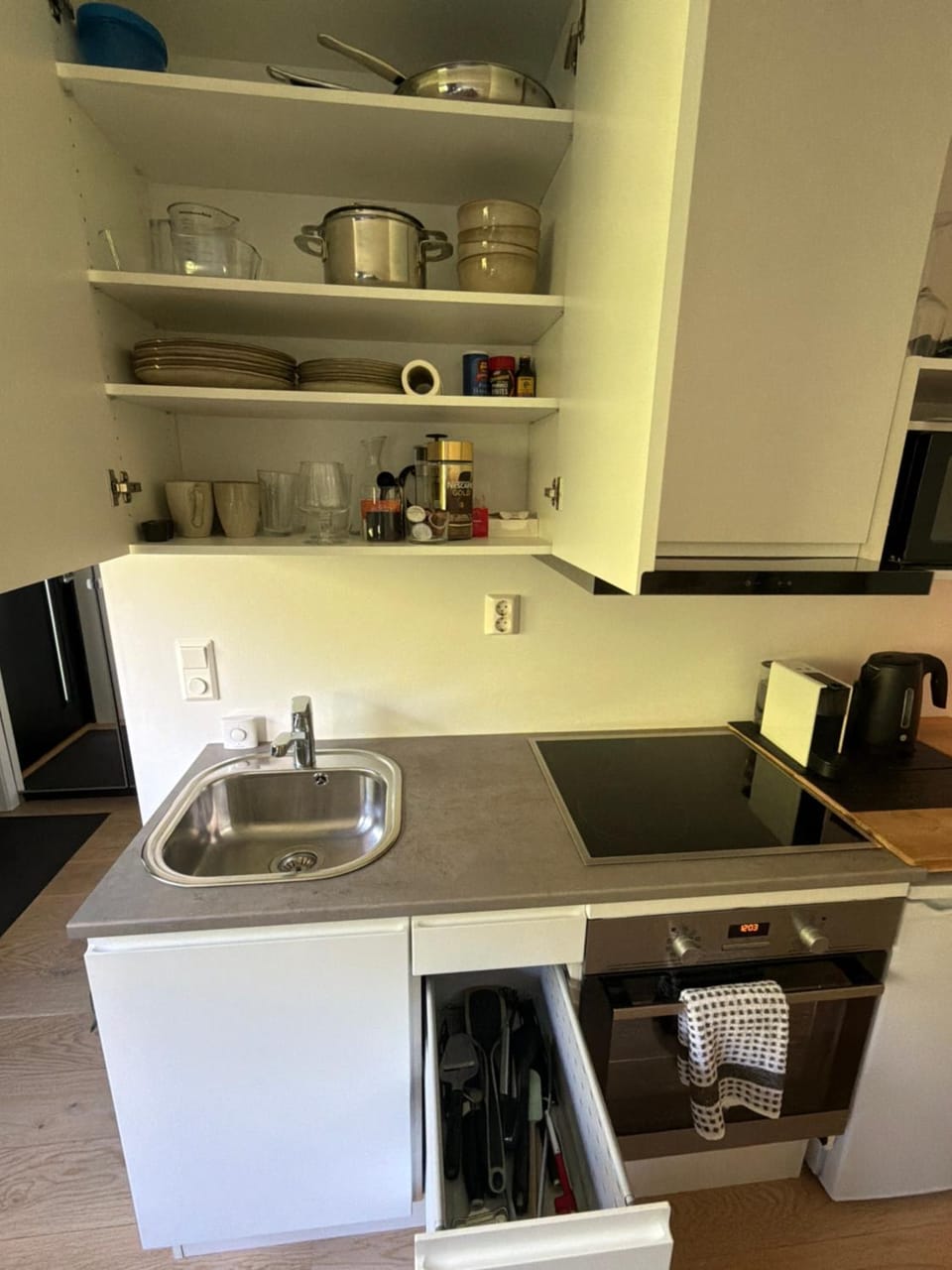 Kitchen or kitchenette