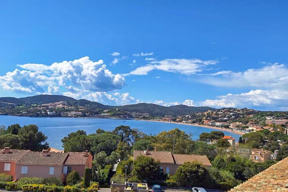 Apt 4 guests sea view pool & beaches Apartment in Saint-Raphael