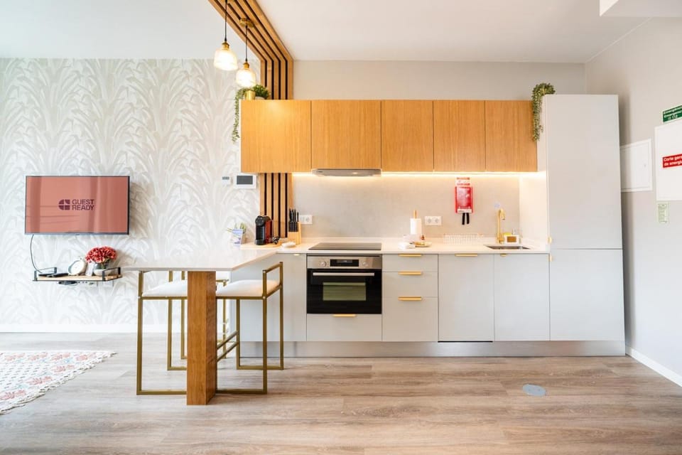 GuestRedy - A Modern Stay in Machico Apartment in Madeira District