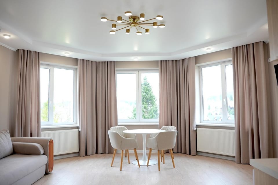 TV and multimedia, Living room, Seating area, Dining area